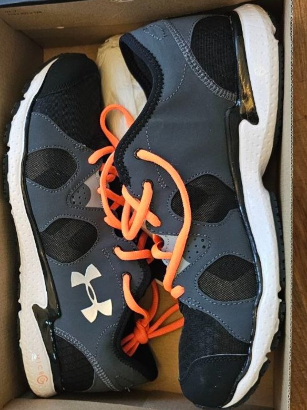 New Under Armour Micro G Neo Mantis Gray with Orange Laces Size Mens US 9.5
